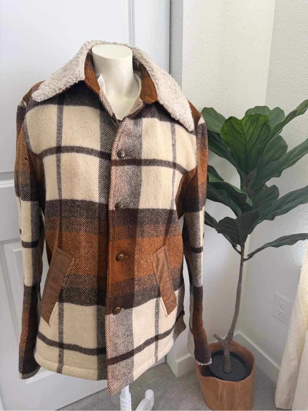 Robert Lewis Vintage 70s Sherpa Collar Plaid Wool Coat Size 40